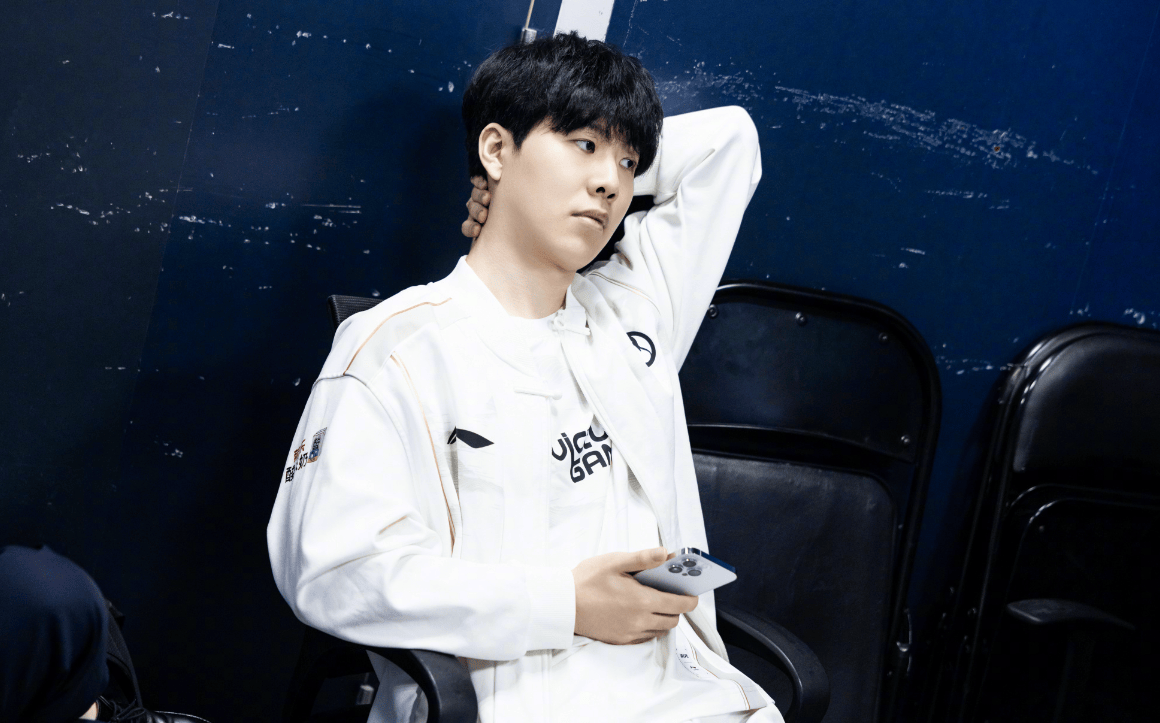 他如今更像 他如今更像