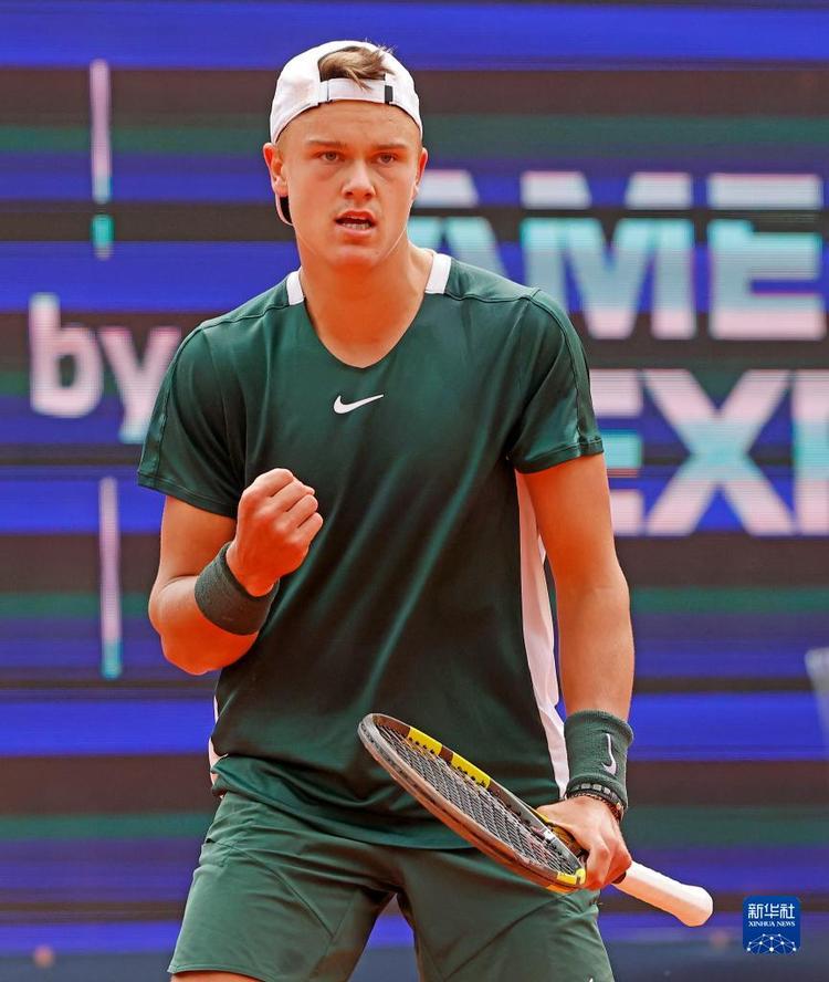 憾失三连冠 憾失三连冠